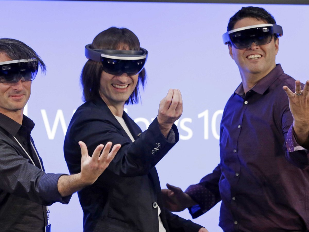 http://www.windowscentral.com/sites/wpcentral.com/files/styles/large/public/field/image/2016/01/microsoft-executives-testing-hololens.jpg?itok=Ss9pL6_V