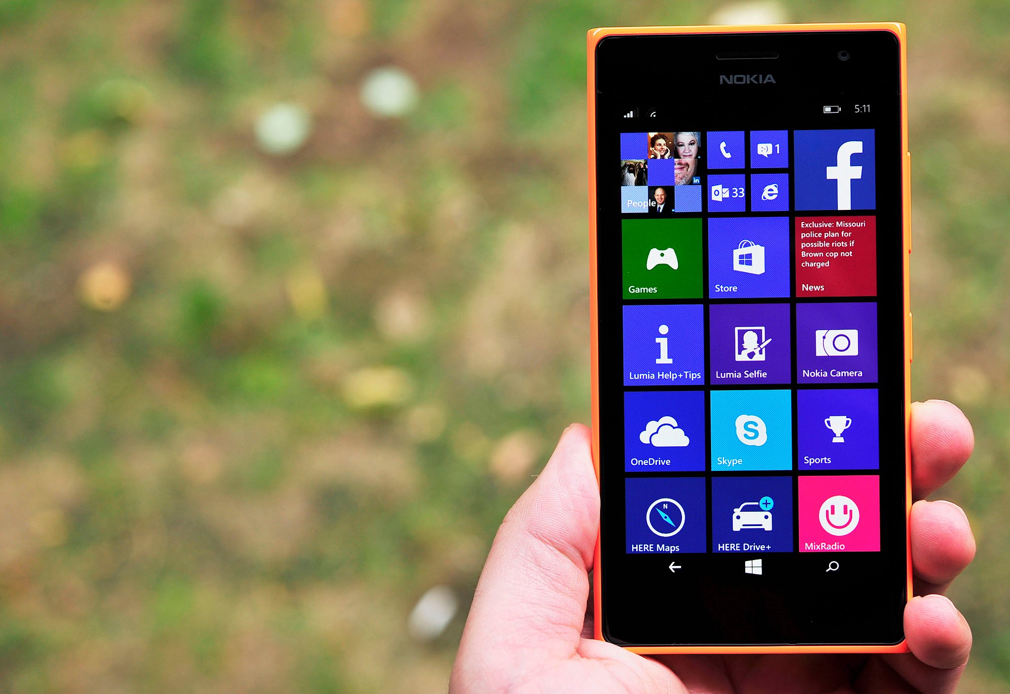 Nokia Lumia 735 unboxing and first impressions - YouTube