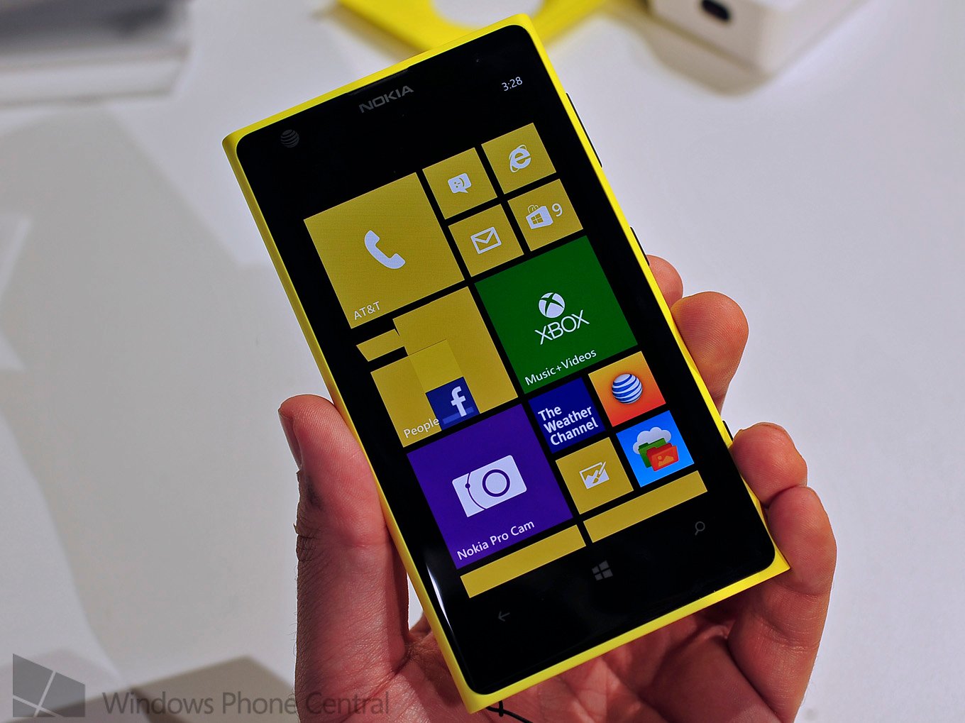 Nokia Lumia 1020 in yellow