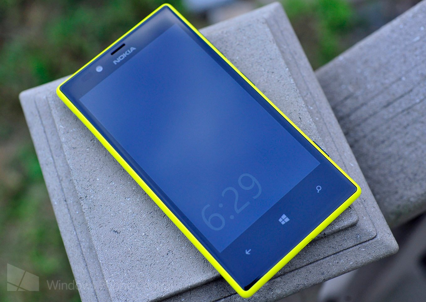 Nokia Lumia 720 + Amber and Glance Screen