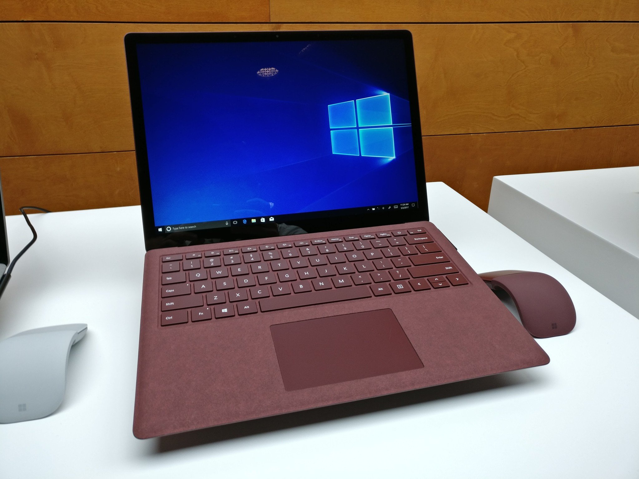 Microsoft Surface Laptop vs. Apple MacBook (2017): Tech spec smackdown