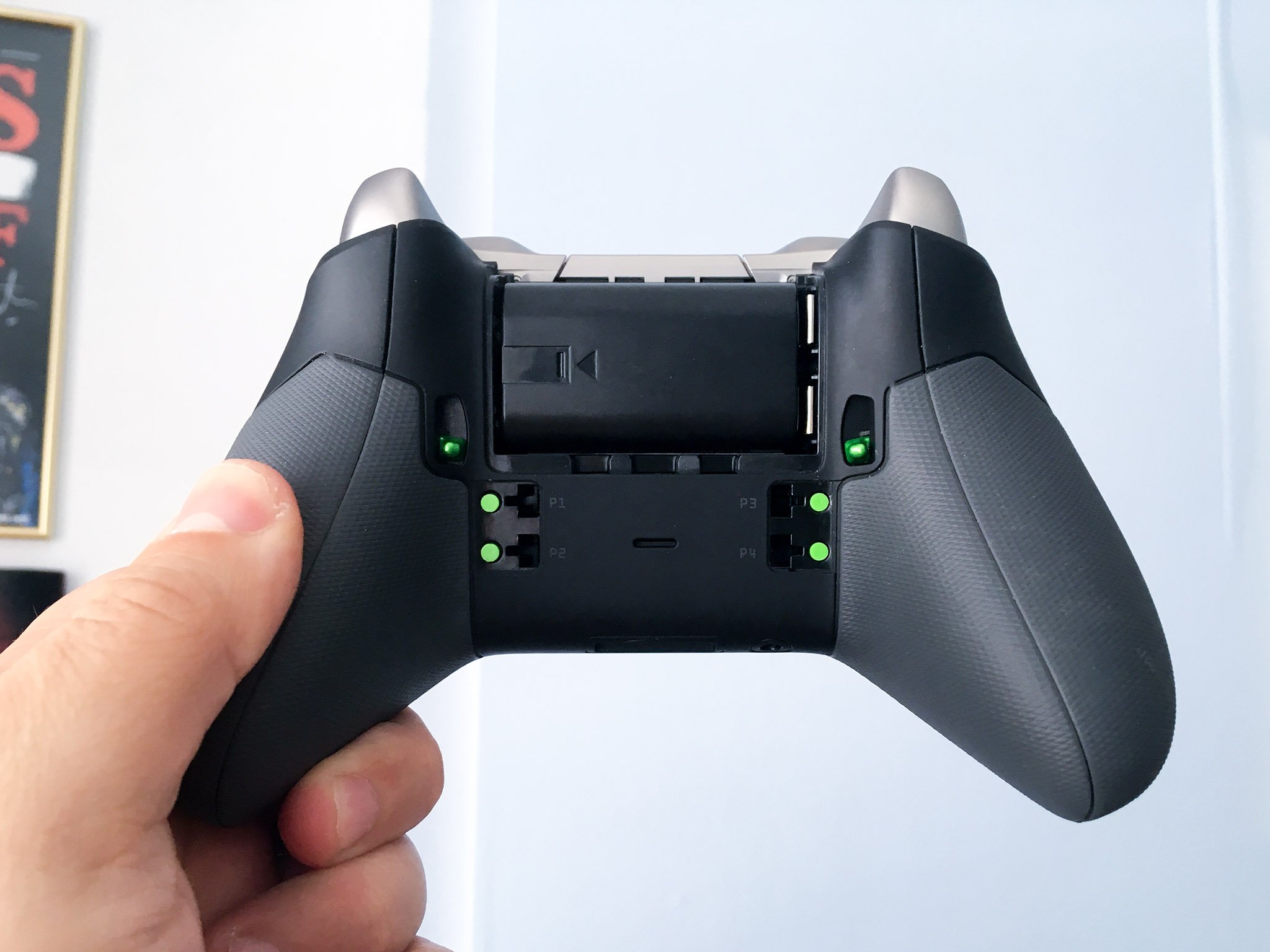 Does Xbox controller work without batteries?