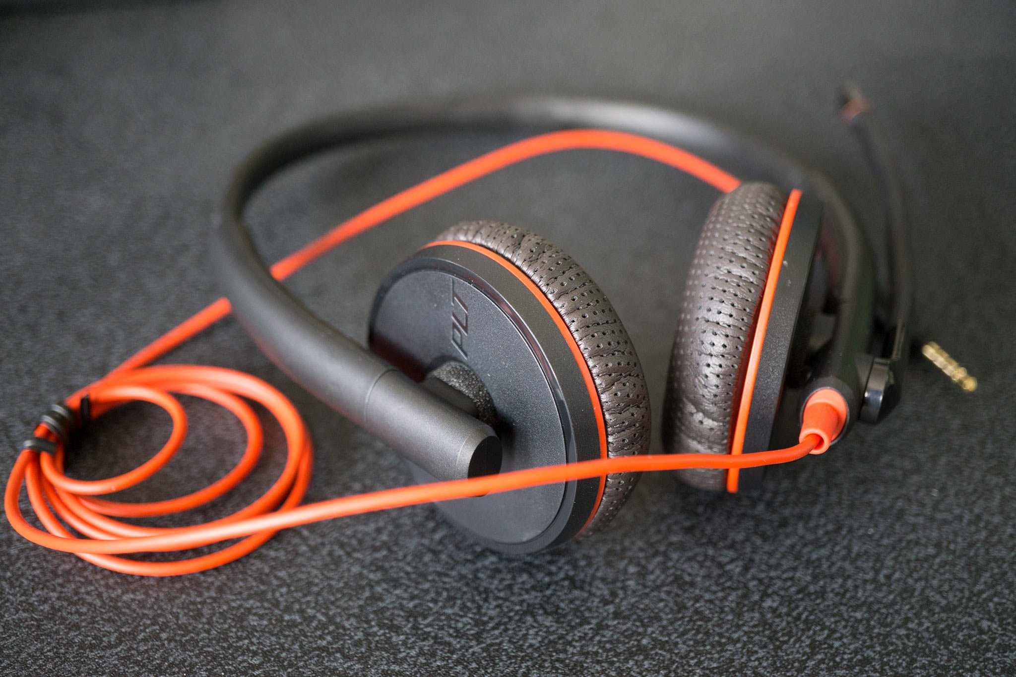 plantronics-blackwire-c3225-review-premium-headset-solid-call-quality