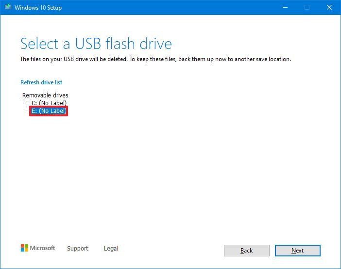 Select USB flash drive to download Windows 10 21H1