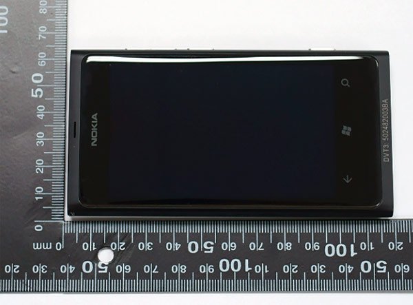 Nokia Lumia 800 arrives at FCC