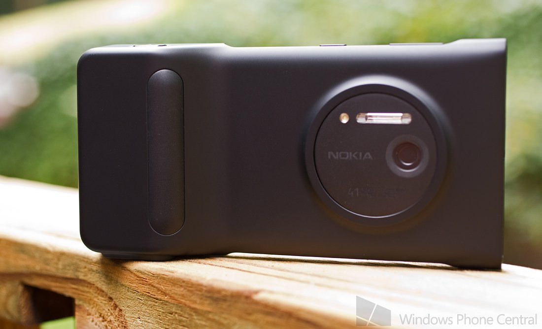 Nokia Lumia 1020 with camera grip