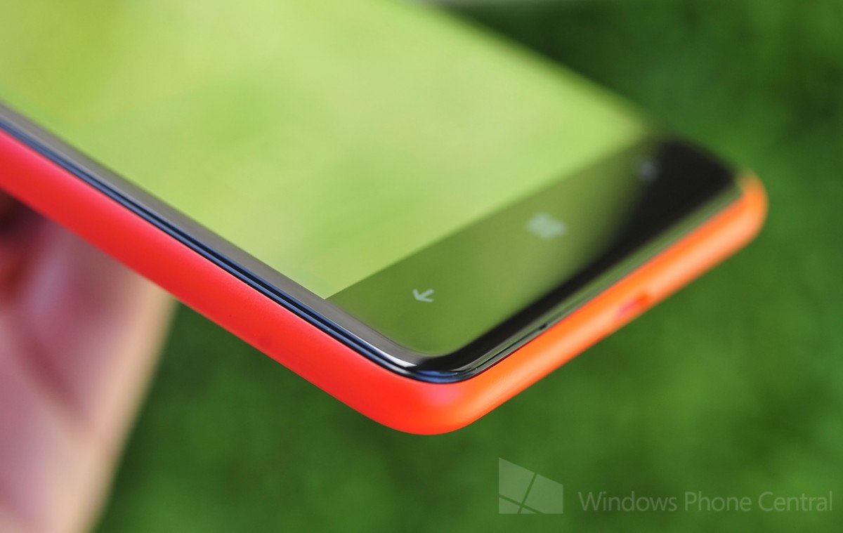 Nokia Lumia 625 curved display