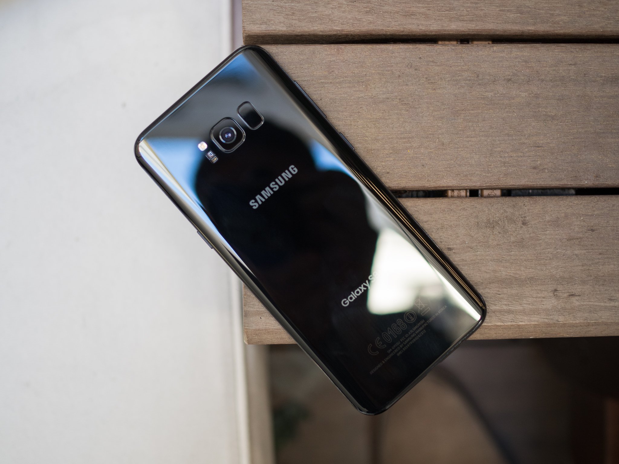 Microsoft now sells Samsung Galaxy S8 and S8+ online