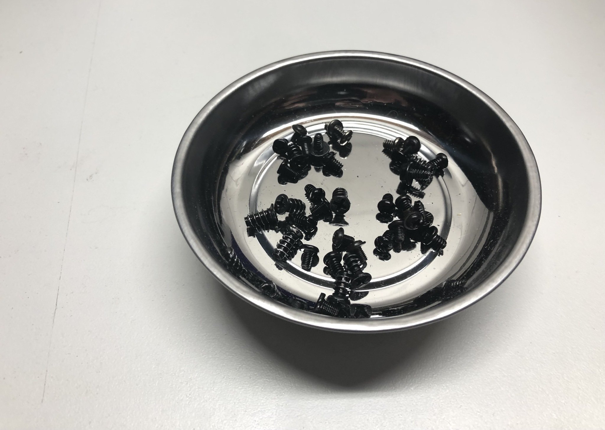 Magnetic screw bowl
