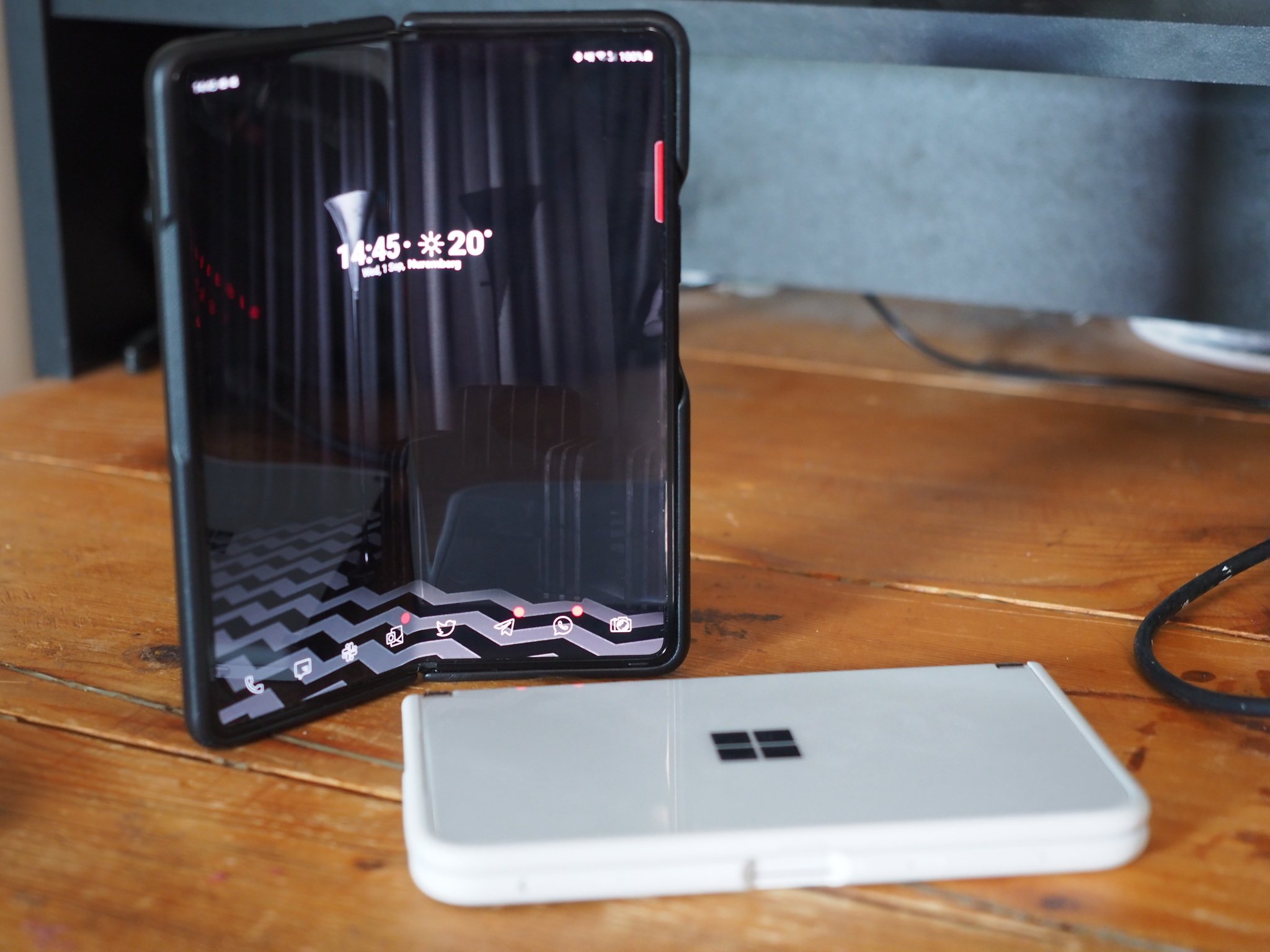 Galaxy Fold 3 Surface Duo Vs