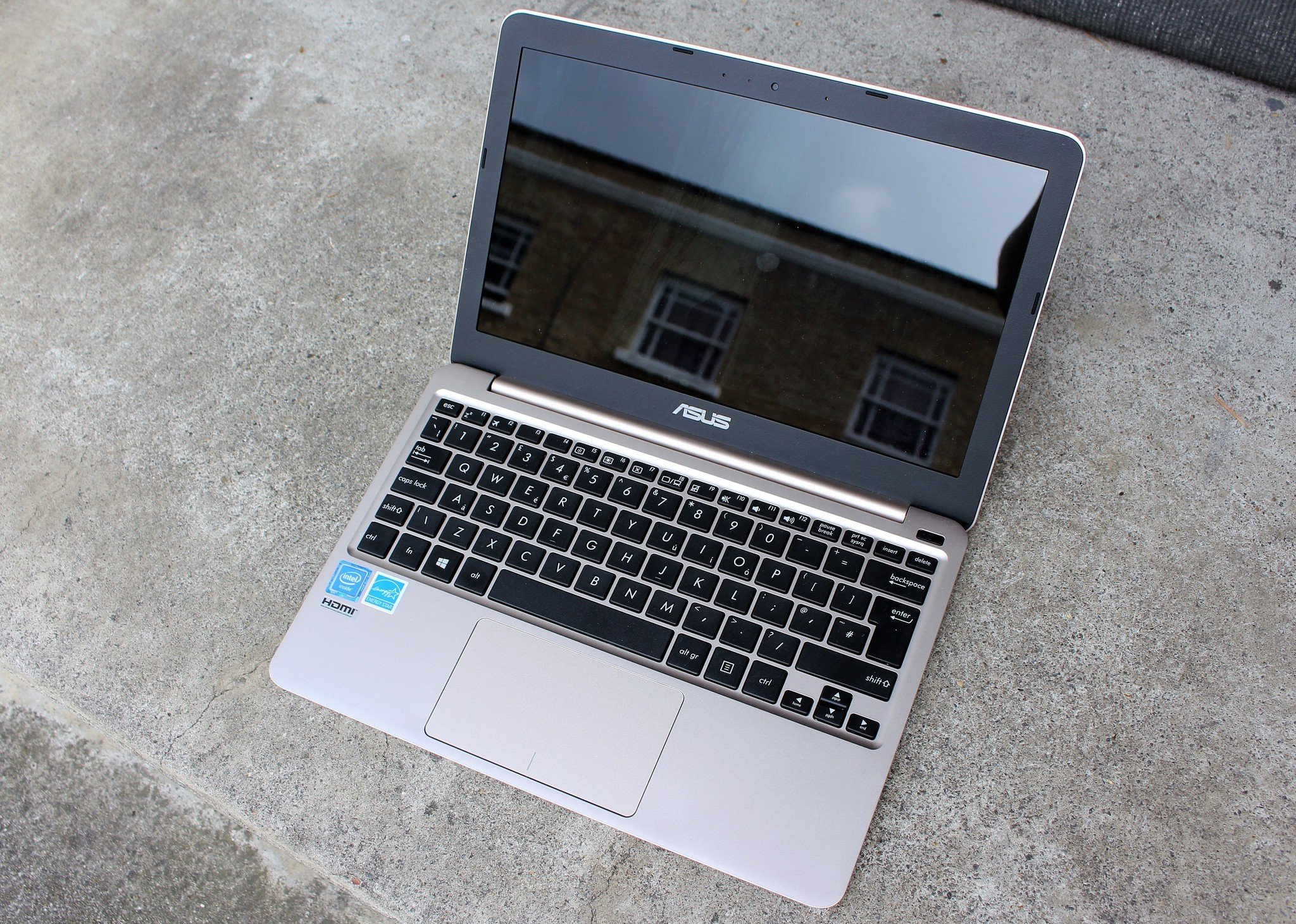 ASUS E200HA review: The best-looking $200 laptop available | Windows