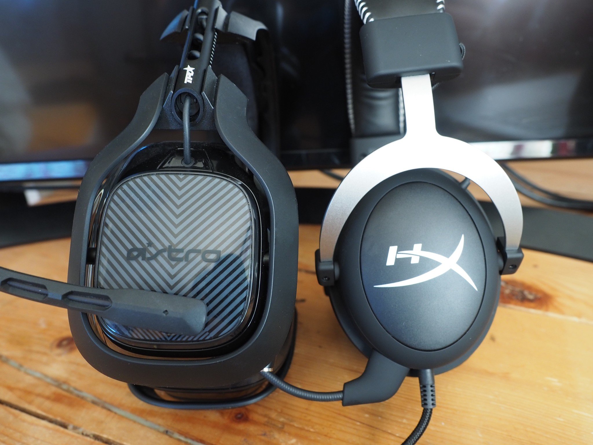 Hyperx Cloudx Vs Astro A40 Tr Which Xbox Headset Should You Buy Windows Central
