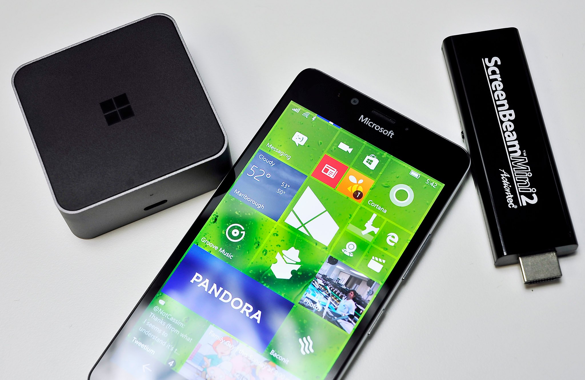 Microsoft Lumia 950 Display Dock + Miracast