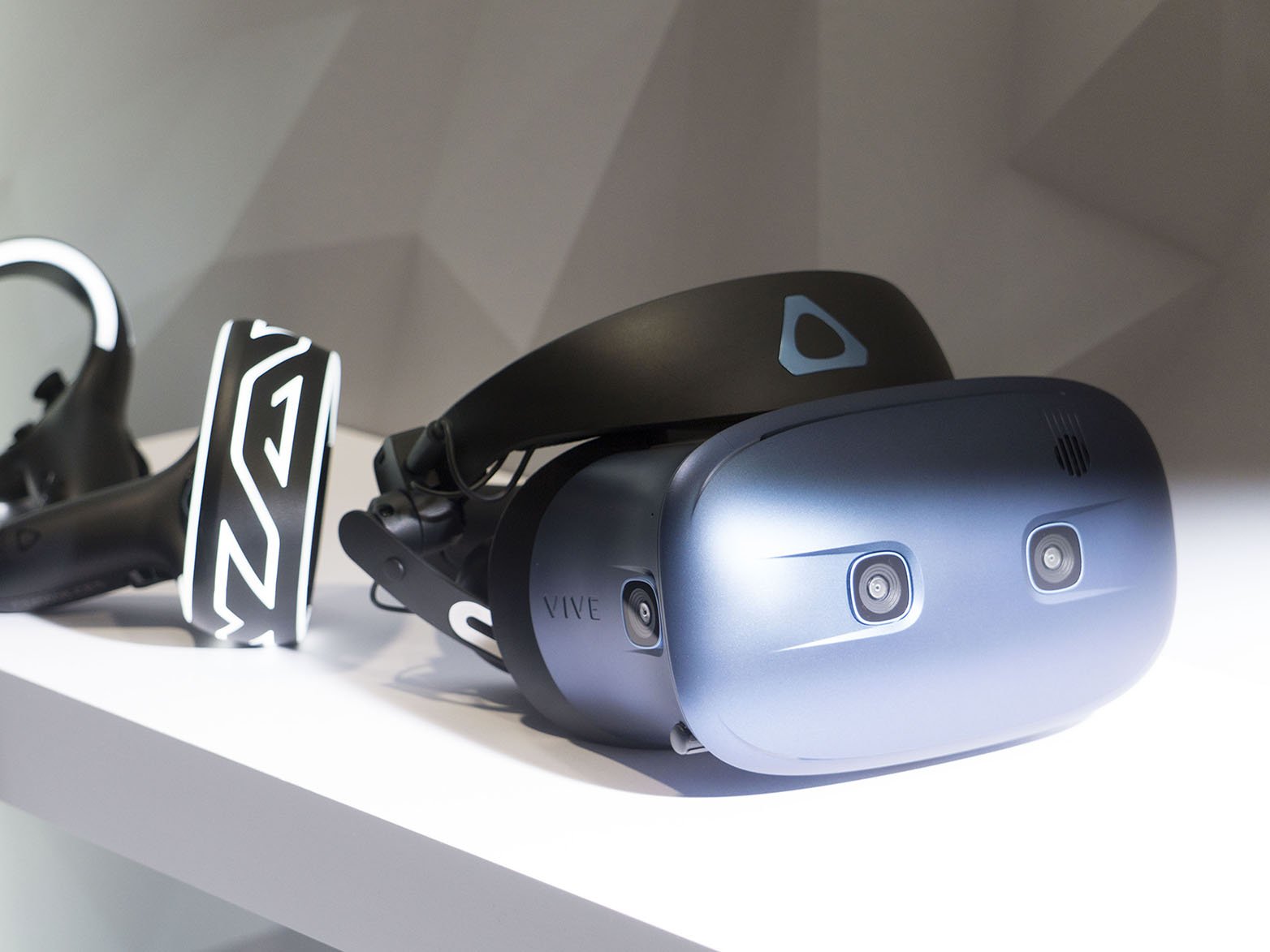 HTC reveals Vive Cosmos, a new VR headset with inside-out tracking