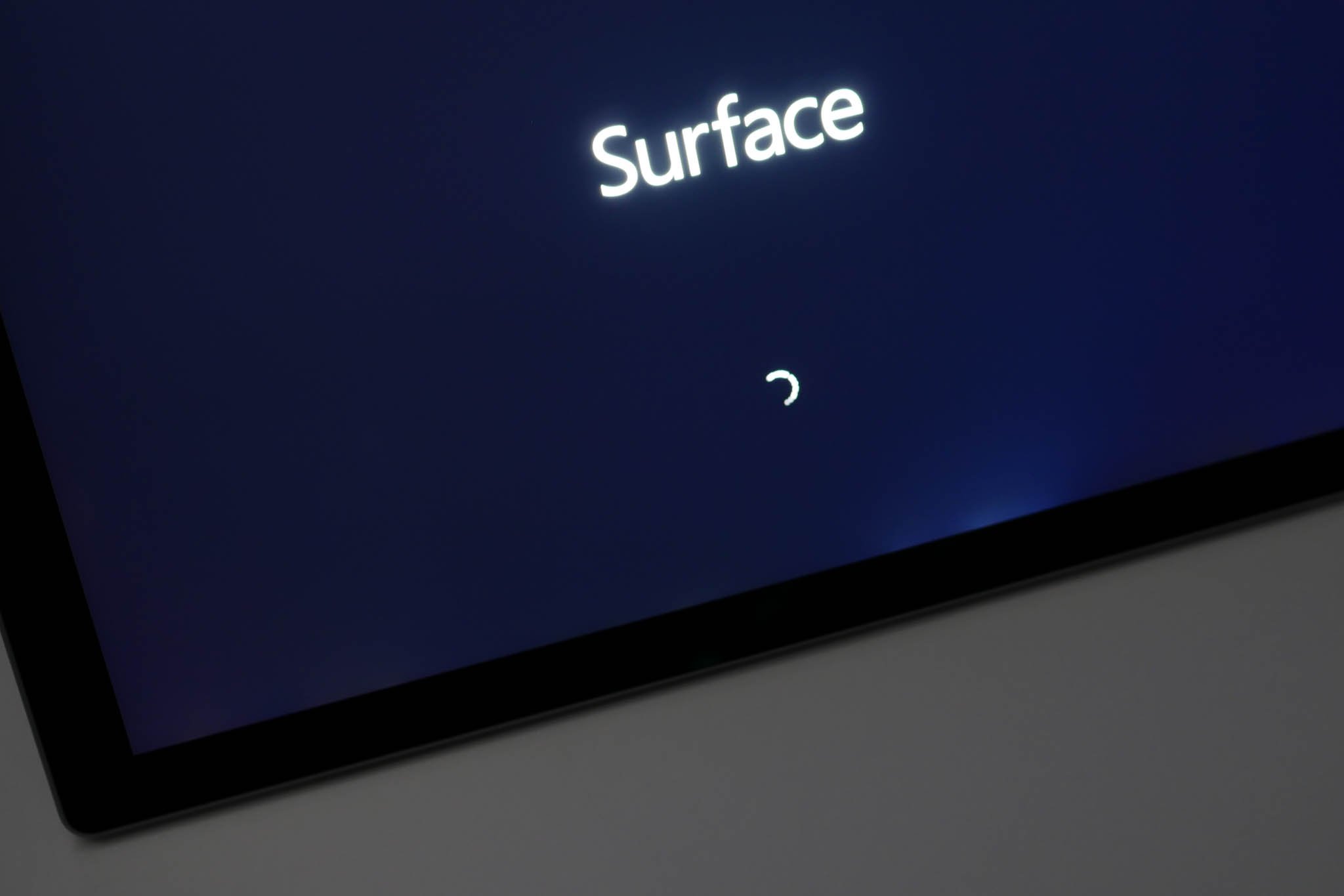 Microsoft Surface Pro 4 Light Bleed