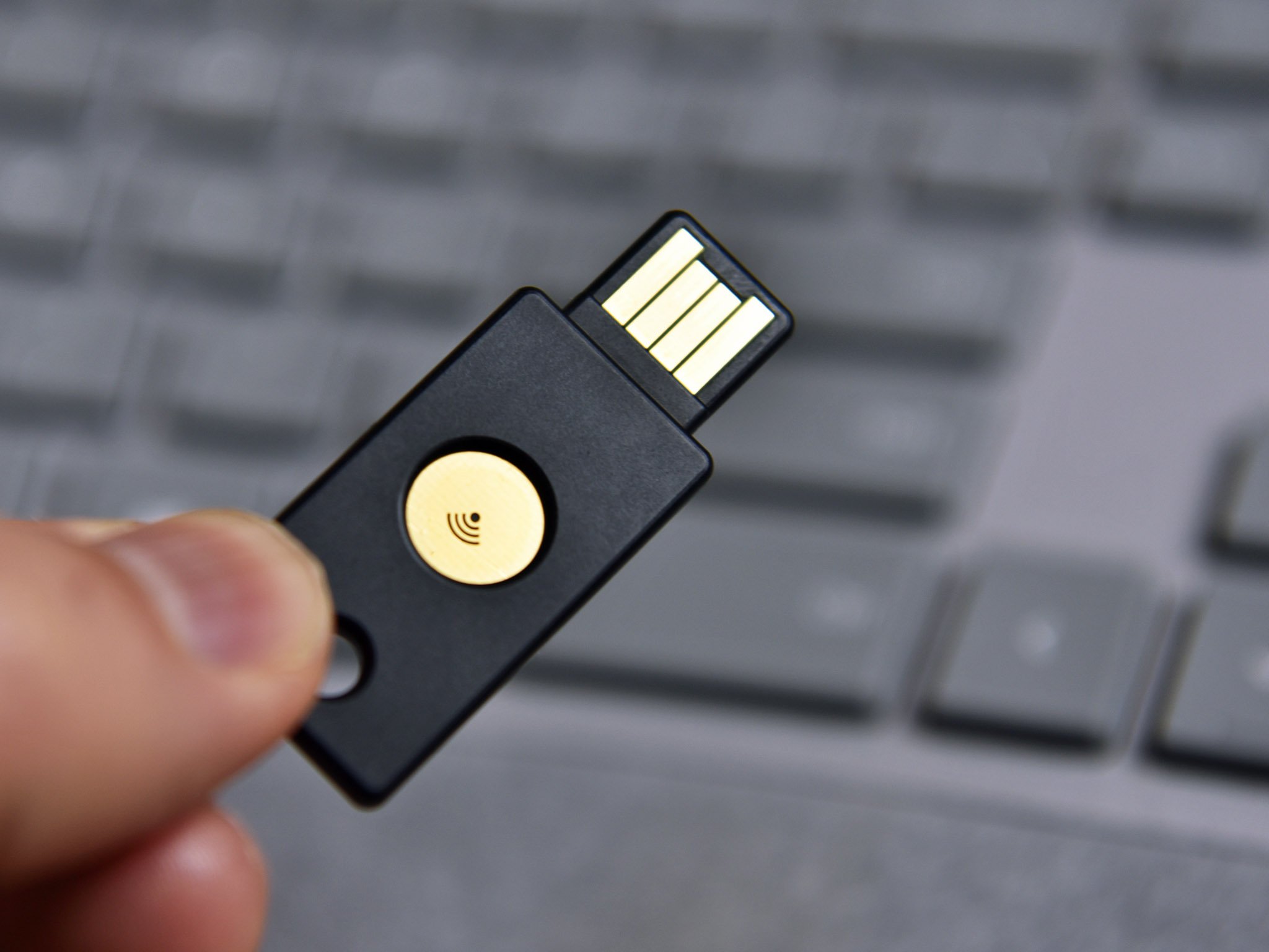 Microsoft accounts now let you ditch your password, sign in with a security key
