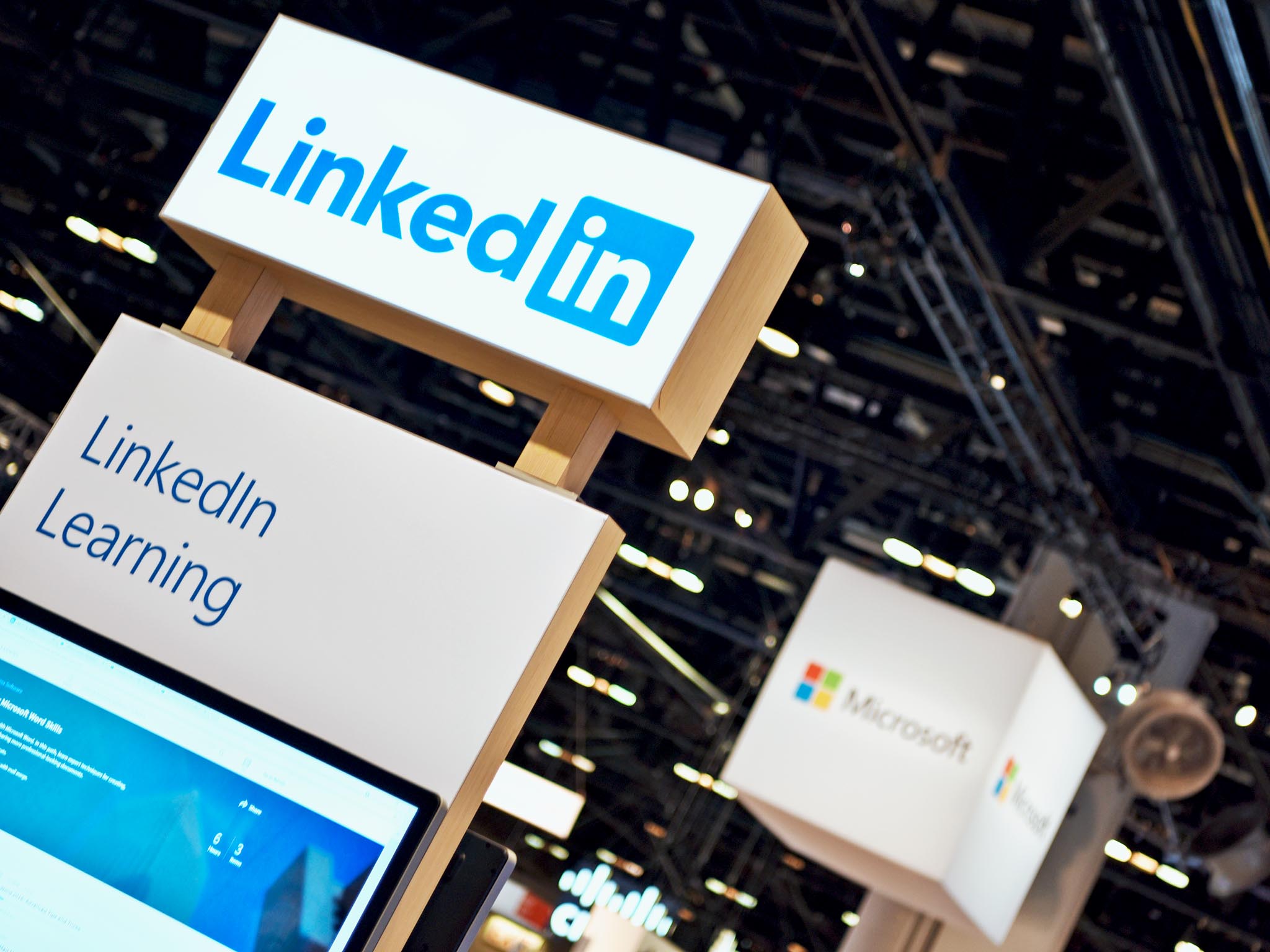 LinkedIn dips its toes into live video broadcasting