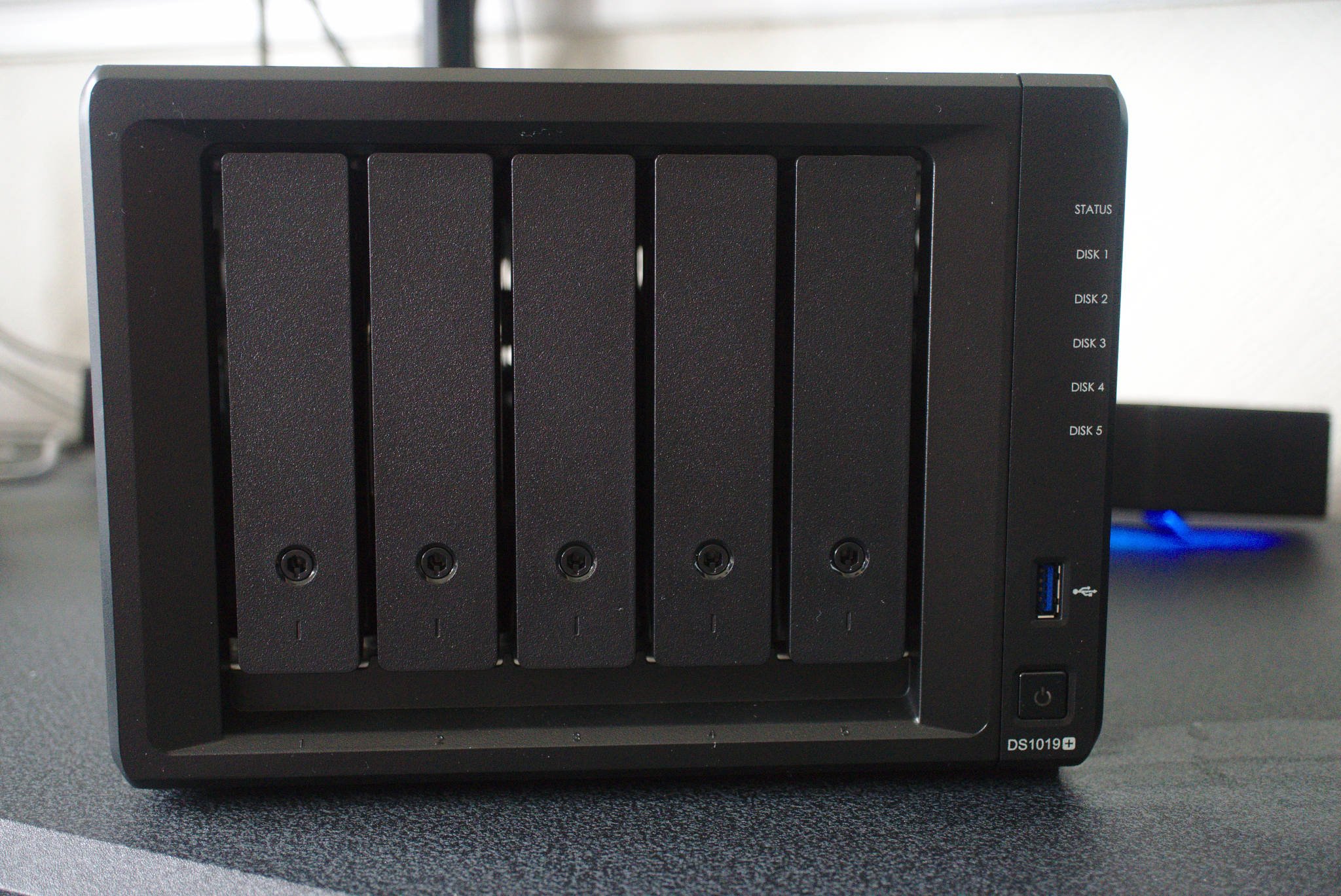 Synology DS1019 +