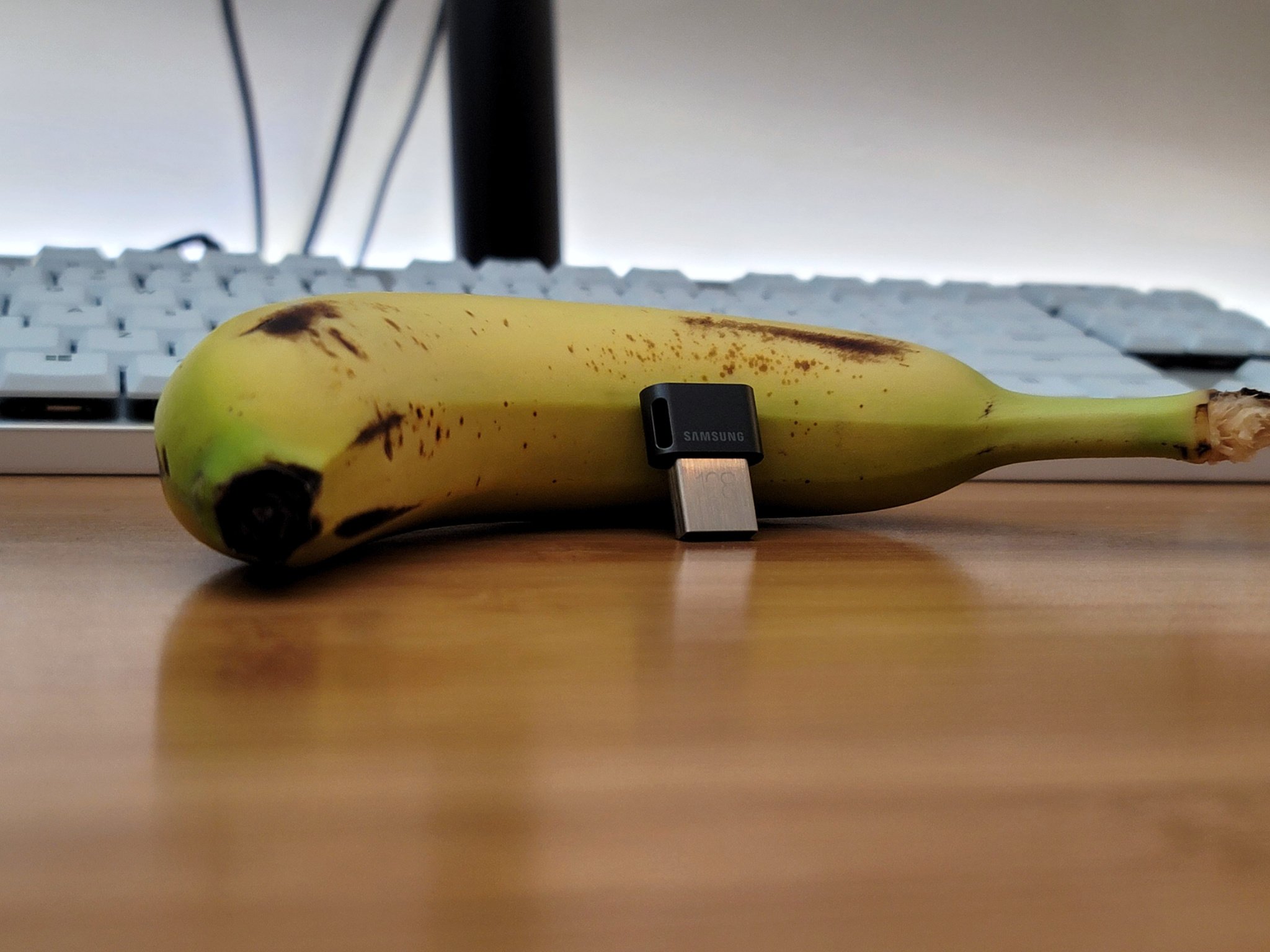 Samsung Fit Plus Usb Flash Drive Close Banana