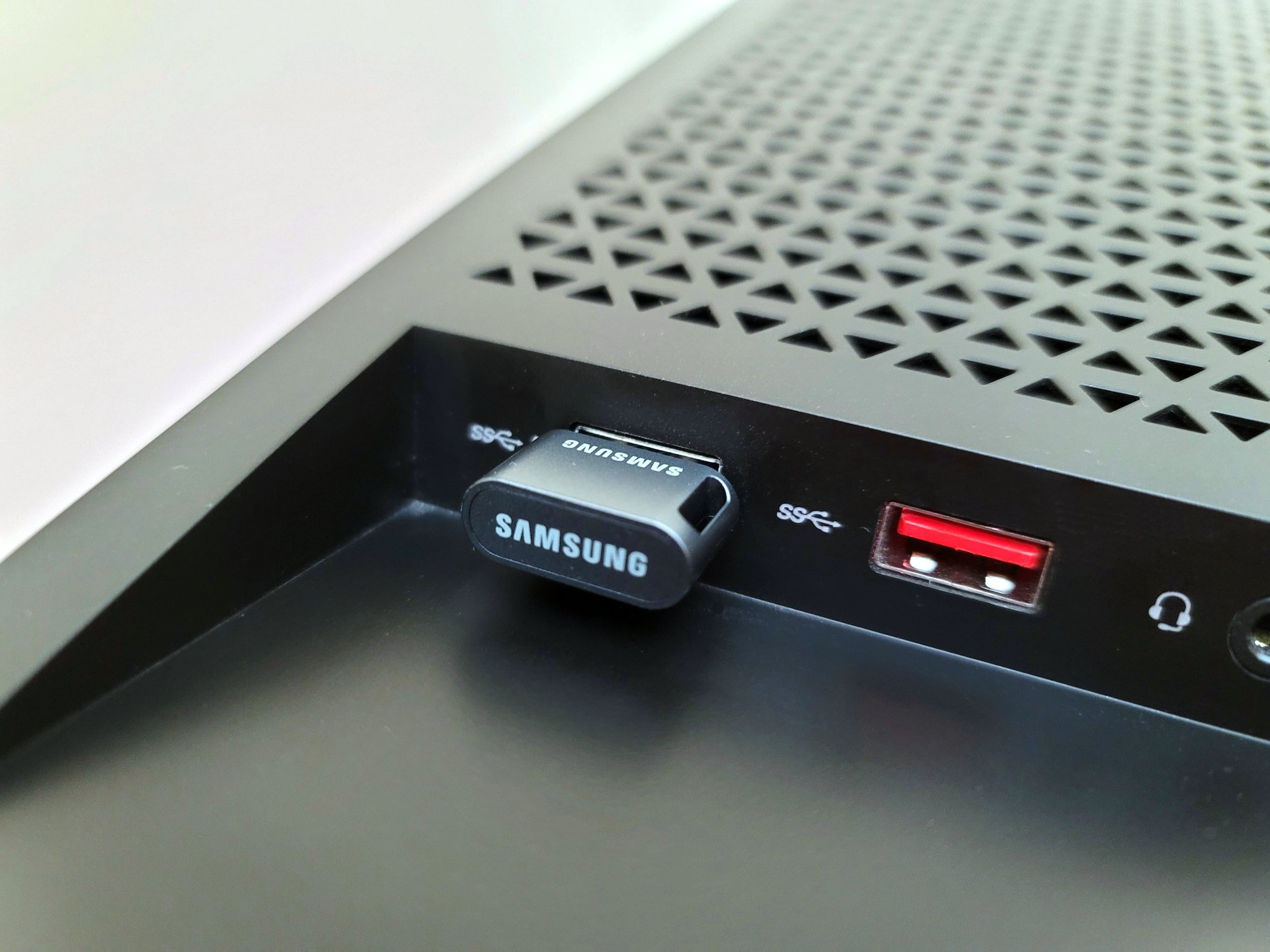 Samsung Fit Plus Usb Flash Drive Inserted Close