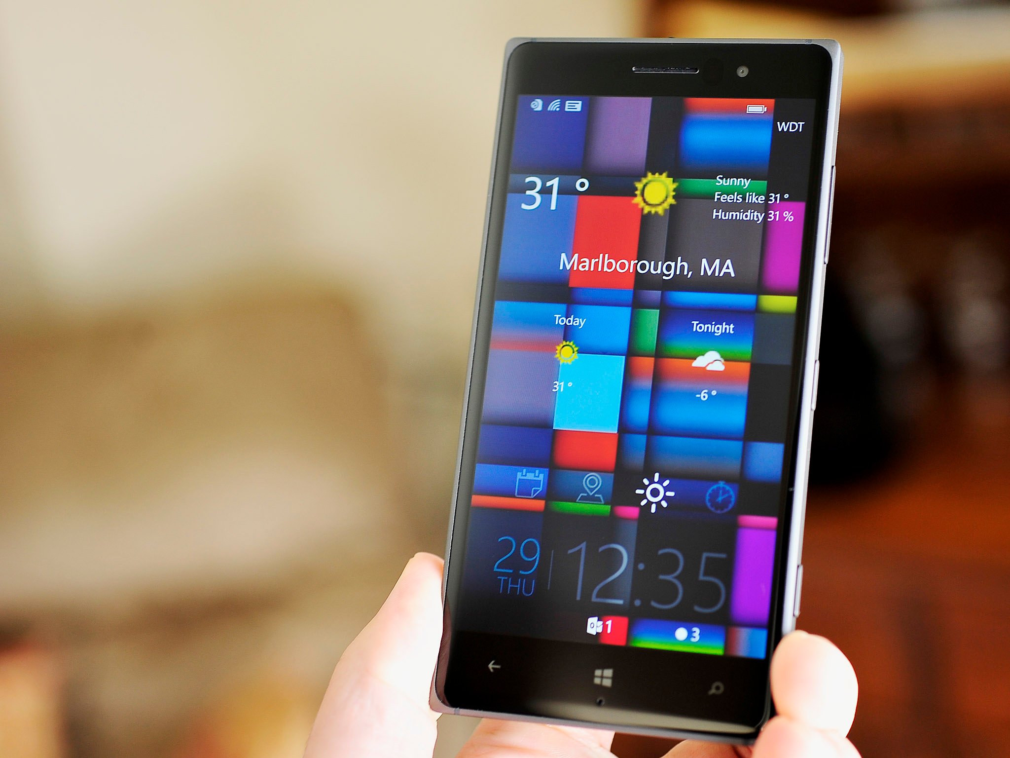 Microsoft's Tetra Lockscreen returns to the Windows Phone 