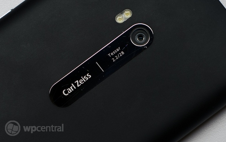 8MP rear Carl Zeiss camera with dual LED Flash