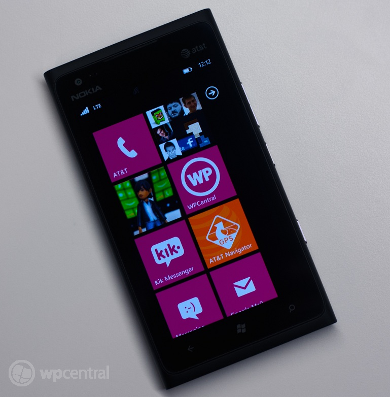 Lumia 900 screen