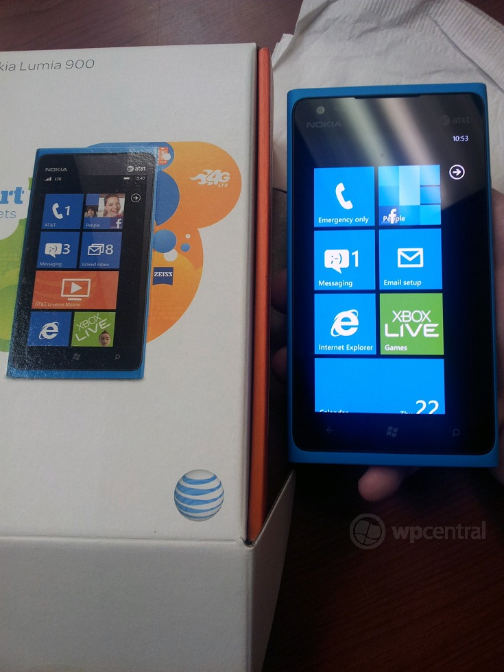 AT&T Lumia 900 & package