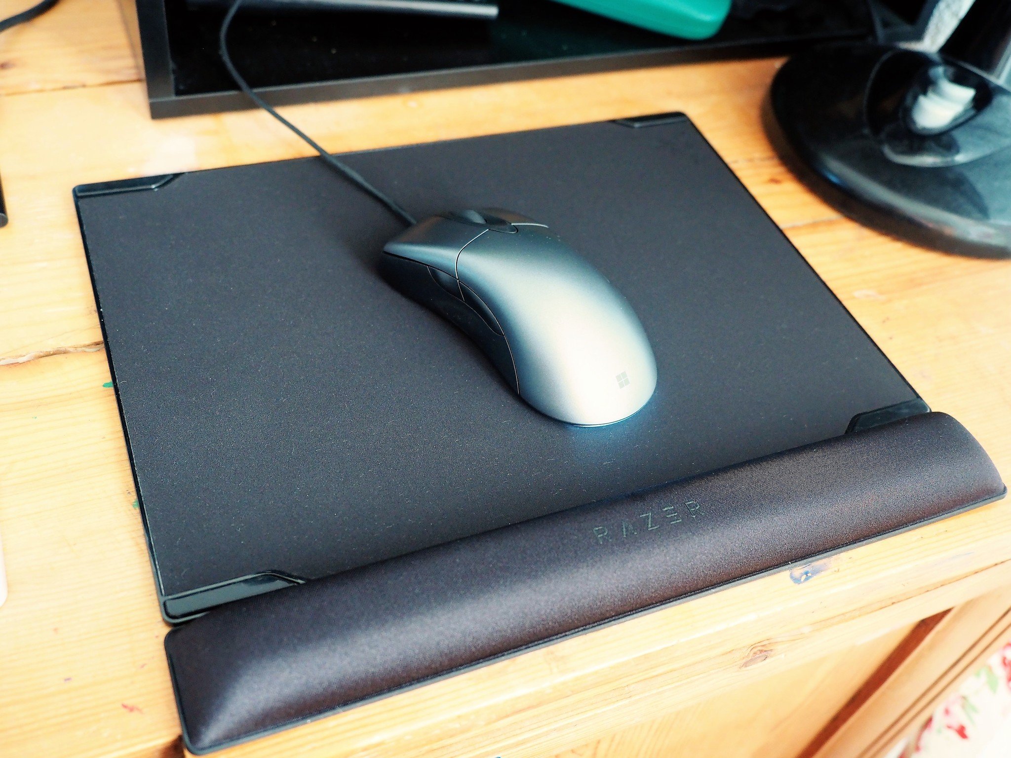 Razer Vespula V2 Review A Premium Mouse Mat You Won T Regret
