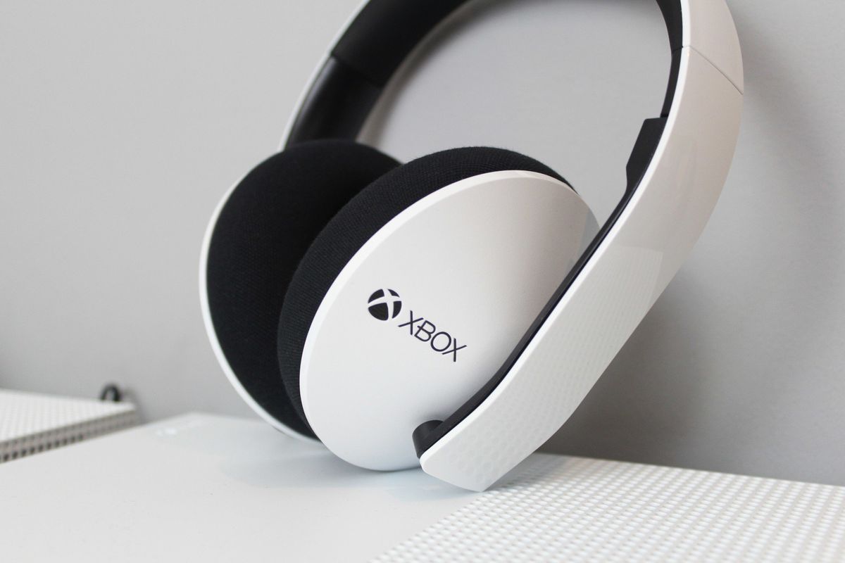 https://www.windowscentral.com/sites/wpcentral.com/files/styles/w1200h675crop/public/field/image/2017/07/xbox-one-s-stereo-headset-2.jpg