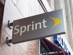 Sprint and RadioShack agree to deal for co-branded stores