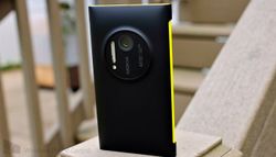 Nokia Lumia 1020 wireless charging cover listed on Amazon.com - bookmark for future purchasing