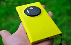 Rogers puts Nokia Lumia 1020 up for pre-order, offers free camera grip too