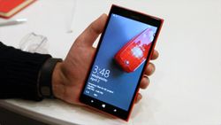 Windows Phone 8.1 blazes on the Lumia 1520, has five quick-action buttons