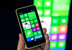 Miracast and Windows Phone 8.1 hands-on video