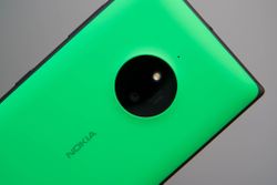 AT&T Lumia 830 gets Windows 10 Mobile update