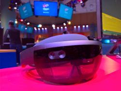 Microsoft's next HoloLens will be truly wireless with a Qualcomm ARM CPU