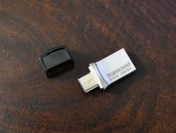 Transcend JetFlash 890S is a neat flash drive with Type-C
