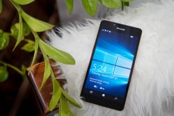 How to enable double-tap to wake on the Lumia 950