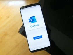 Outlook will soon support reactions on iOS and Android