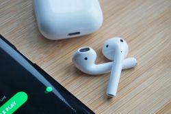 Here's how to use AirPods with an Xbox console