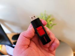 Review: The SanDisk Cruzer USB 2.0 can't keep up in a USB 3 world