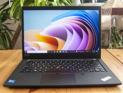 Review: The ThinkPad T14 (Gen 2) adds new CPUs to an unchanged design