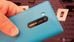 First look at the T-Mobile Lumia 810