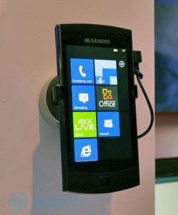 LG E906 Jil Sander phone takes to the catwalk at CES '12