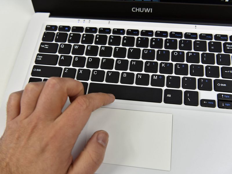 CHUWI LapBook keyboard and touchpad