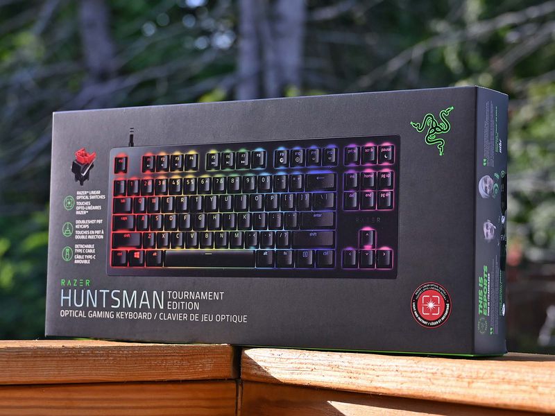 Save up to 60% on Razer keyboards, mice, webcams, & more today only