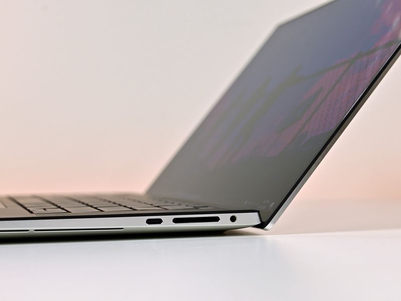 Dell Xps 15 9500 Review Side