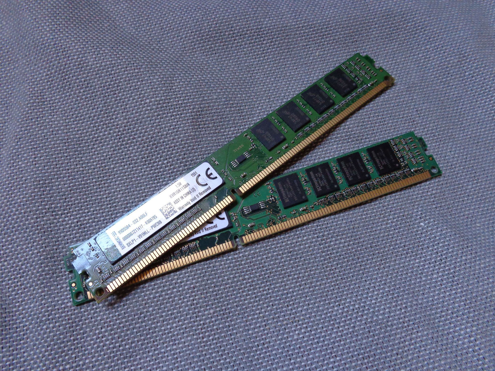 What are some features of DDR RAM?